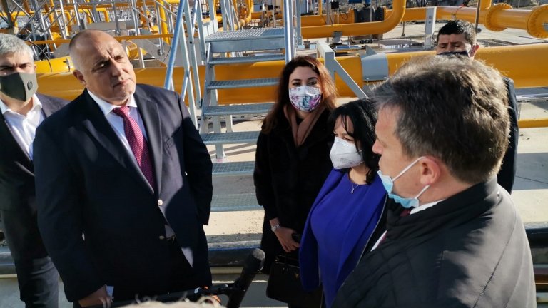 Премиерът инспектира компресорната станция при Петрич, през която България ще получава газ от Азербайджан.