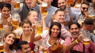 Бавария иска да си върне Октоберфест след 2 години пауза и никакви притеснения не могат да разубедят местните