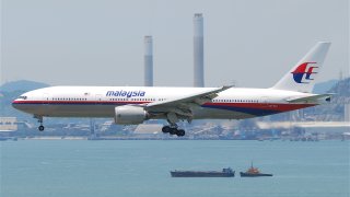 Malaysia_Airlines_Boeing_777-200ER;_9M-MRJ@HKG;04.08.2011_615lg_(6207355949)