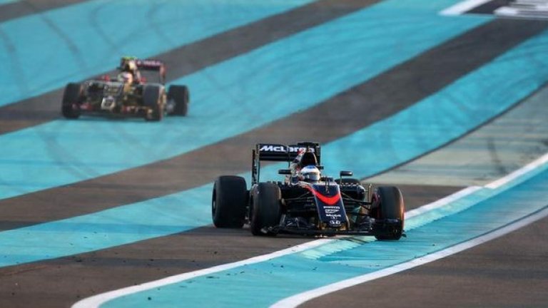 Фернандо Алонсо се удари с Пастор Малдонадо още в началото и изостана