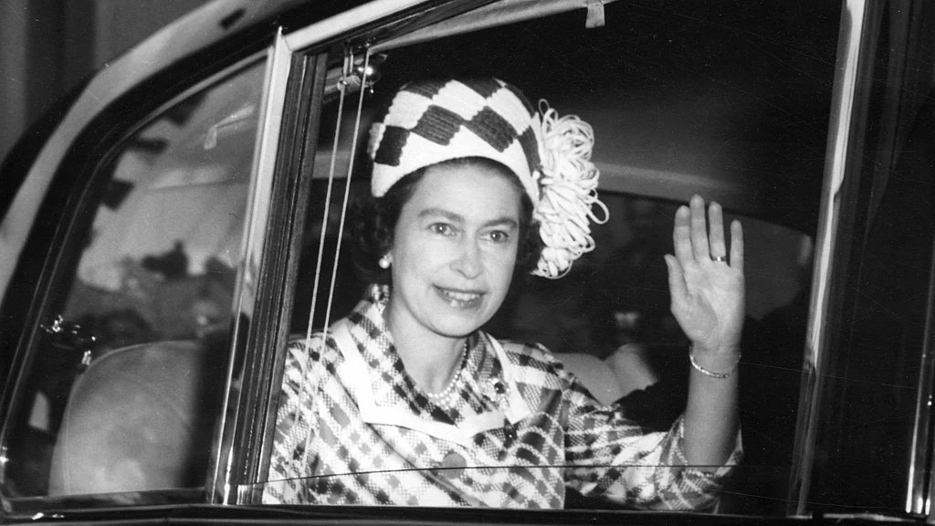 Elizabeth_II_in_Queensland,_Australia,_1970.jpg
