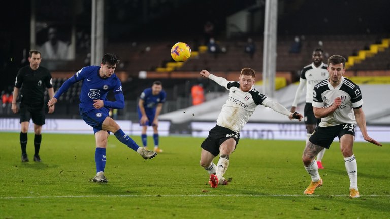 Челси с измъчена победа в дербито