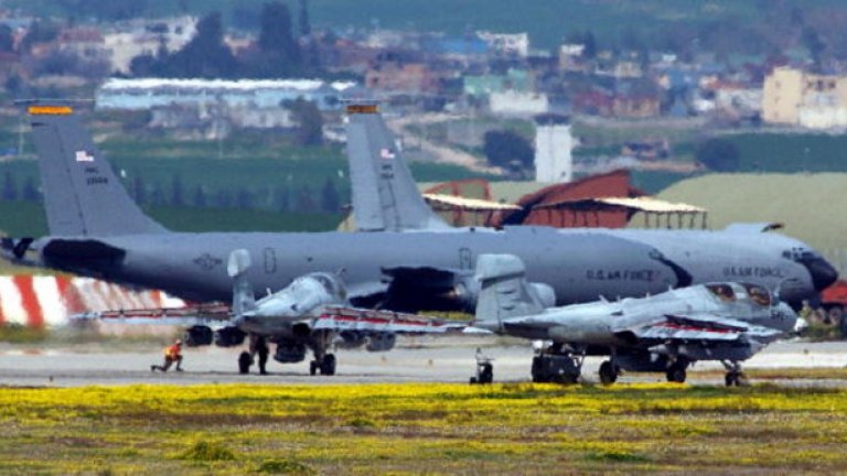 Операциите на САЩ срещу ИДИЛ са временно преустановени заради решението на Турция да затвори въздушното пространство над база "Инджирлик"