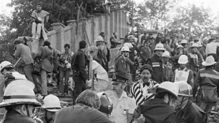 12 март 1988 година Най-малко 93 души загиват и повече от 100 са ранени по време на мач за Купата на Непал между отбори от Катманду и Бангладеш. 30 000 фенове се събират на стадион „Дасарат Рангасала“. По време на мача обаче се появява истинска природна стихия с гръмотевици и вятър от над 85 км/ч. Само една от трибуните на стадиона е покрита с козирка и феновете от другите се втурват да напускат стадиона. Само един от осемте възможни изхода обаче е отворен и повечето жертви са плод на паниката и блъсканицата пред заключените врати.