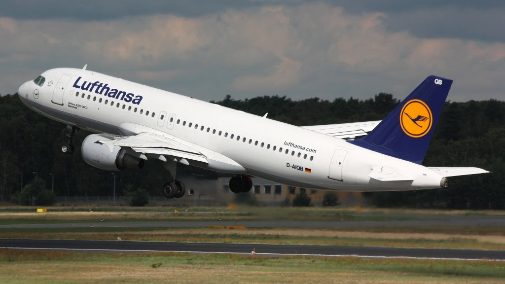 Lufthansa_A320_D-AIQB