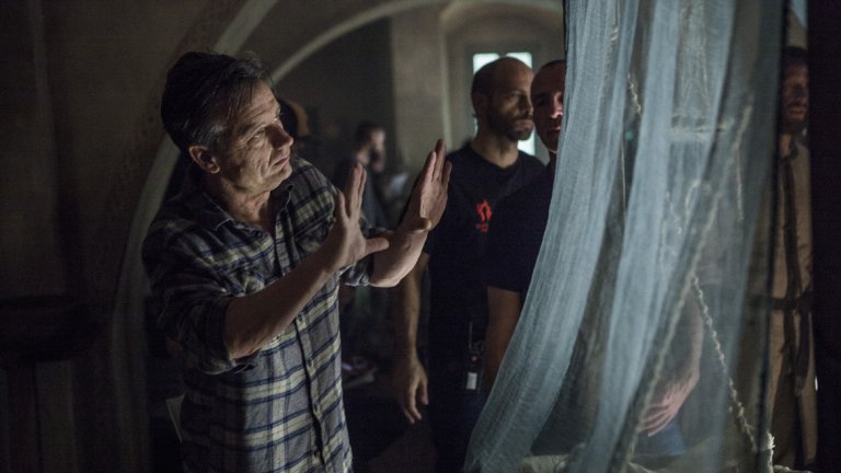 Начело на кораба за втори сезон застава Аарон Хелбинг, на когото зрителите дължат сериалите "Светкавицата" и "Спартак: Войната на обречените".