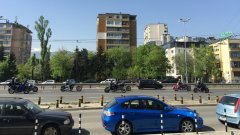 Мотористи от цяла България пристигнаха в София за протеста, който се провежда пред Народното събрание. Те протестират срещу целогодишните застраховки, които влязоха в сила от тази година