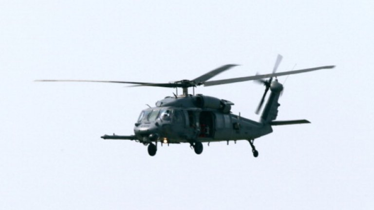 В ученията тази нощ ще участват самолети C-130 и хеликоптери HH-60 (на снимката) и UH-60