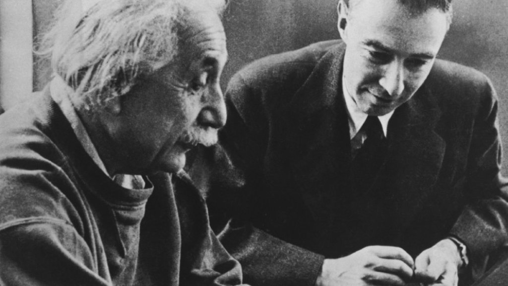 Einstein_oppenheimer