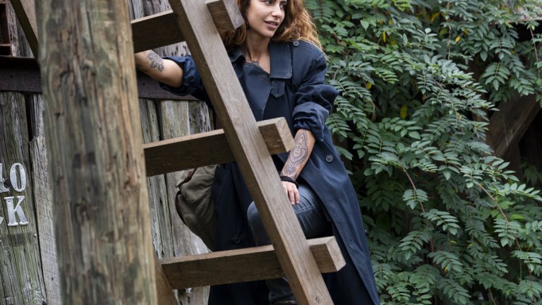 Няколко години по-късно се отдава на истинската си страст - актьорската игра.