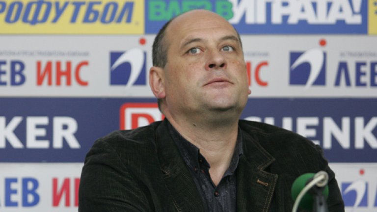 Националният селекционер Росен Барчовски ще трябва да открие начин тимът му да постигне първата си победа на еврофинали от 22 г. насам