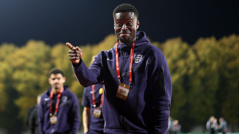 Тухел сменя Геи с бранител на Челси