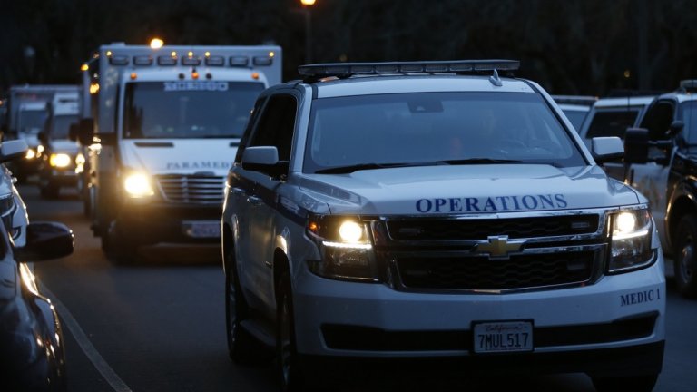 Конвой от линейки и спешни автомобили се насочва към Дома за ветерани.