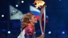 Мария Шарапова бе едно от най-красивите лица на поредното дълго и помпозно откриване на олимпиада. Русия ни изнесе дълга лекция по собствената си история. Но Мария, както и още няколко спортни красавици на страната, добавиха стойност към гледката.