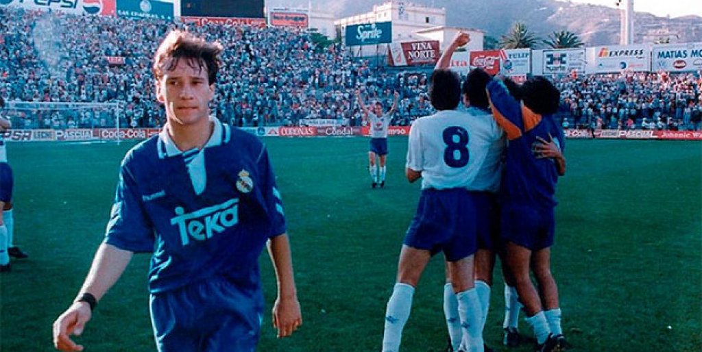 1992 г., Тенерифе - Реал 3:2Без да играе за нищо, тимът от Канарските острови бие лидера от 0:2 до 3:2 и прави Барселона шампион. Алфонсо Перес от Реал напуска терена невярващ...