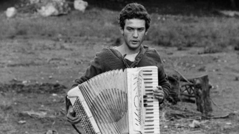 Кадър от филма "Баща-господар"