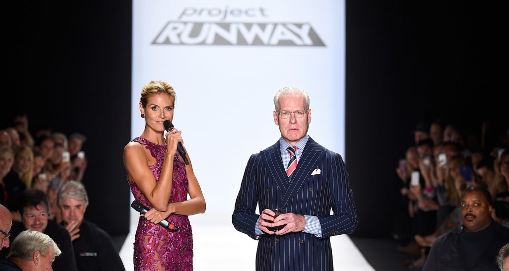 Кралицата на модното риалити

Хайди Клум е държала в ръцете си награда “Еми”, спечелена с модното ѝ риалити Project Runway, преведено от българската телевизия като “Топ дизайнер”. През 2013 г. предаването на Хайди бе определено за най-доброто риалити състезание.

Project Runway събираше прохождащи дизайнери, която искат да пробият в професията, поставяха им се различни задачи, а накрая дизайните им бяха оценявани от съдии. Един от членовете на журито бе Хайди Клум.

Преди да спечели статуетката през 2013 г., Project Runway бе номиниран за награда “Еми” шест поредни години.