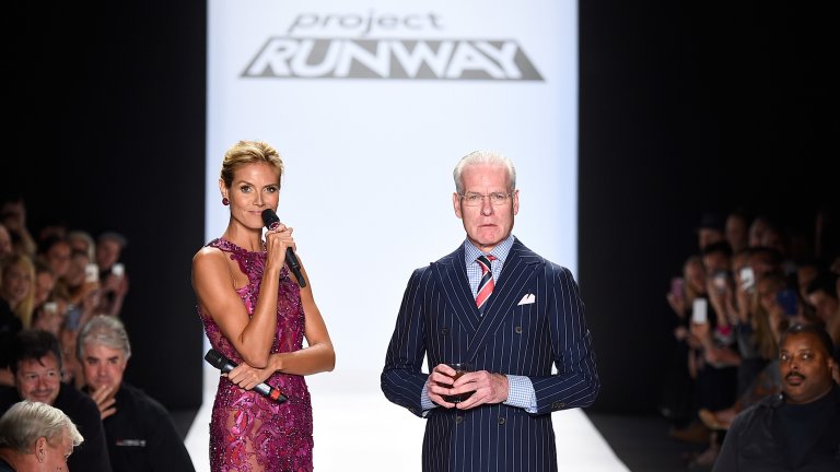 Кралицата на модното риалити

Хайди Клум е държала в ръцете си награда “Еми”, спечелена с модното ѝ риалити Project Runway, преведено от българската телевизия като “Топ дизайнер”. През 2013 г. предаването на Хайди бе определено за най-доброто риалити състезание.

Project Runway събираше прохождащи дизайнери, която искат да пробият в професията, поставяха им се различни задачи, а накрая дизайните им бяха оценявани от съдии. Един от членовете на журито бе Хайди Клум.

Преди да спечели статуетката през 2013 г., Project Runway бе номиниран за награда “Еми” шест поредни години.
