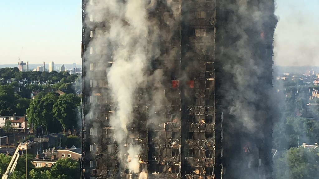 Grenfell_Tower_fire_morning