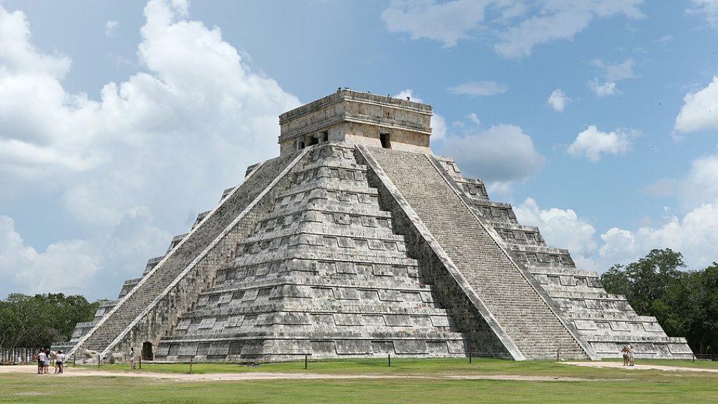 Chichen_Itza_3