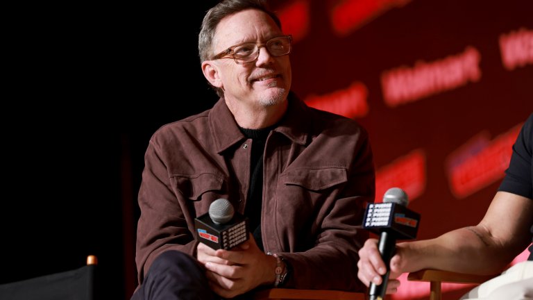 Матю Лилард
Сред комедиантите, които не разсмиват Тарантино, е и Матю Лилард, познат от поредицата “Скуби-Ду“. В интервю за подкаста на Брет Ийстън Елис режисьорът заяви, че не му пука за Лилард, както не му пука и за Пол Дейно и Оуен Уилсън. Но за разлика от последните двама, Лилард отговори на Тарантино.
“Куентин Тарантино каза тази седмица, че не ме харесва като актьор. Нарани чувствата ми. Наистина е гадно. Не би казал подобно нещо за Том Круз. И не би казал нещо подобно за най-влиятелните актьори в Холивуд“, сподели Лилард.