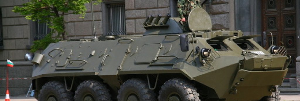 БТР-60ПД-МД1
Модернизиран в България вариант на руския бронетранспортьор БТР-60ПД. При българския вариант двата бензинови двигателя са заместени от един дизелов с нова автоматична скоростна кутия. Машината превозва осем човека десант и е въоръжена с 14,5-mm картечница и още една с калибър 7,62-mm.