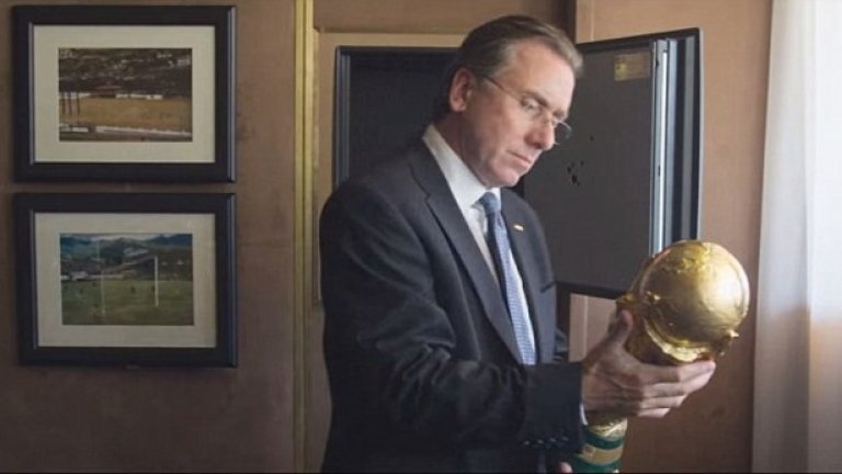 United Passions (Обща страст), 2014
Отчайващо нагла пропаганда, финансирана от самата ФИФА, опитваща се да подобри имиджа на шефовете на футболната централа. Идеята е да се представи историята на ФИФА и възникването на официалните футболни институции и турнири, а прочути актьори като Жерар Депардийо, Сам Нийл и Тим Рот влизат в ролите на президенти на централата. Героизирането на ФИФА във филма става още по-смешно в светлината на избухналия през 2015 г. корупционен скандал в централата, довел до изхвърлянето на самия Сеп Блатер от поста му. „Обща страст” записа антирекорди в бокс офисите, рейтингът му в събирателния сайт за рецензии Metacritic е 1 по стобалната система, а потребителите на IMDB са го оценили с 2.1/10.