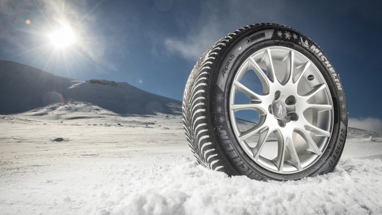 Клас "Компактен автомобил", 205/55 R16 H
5. Michelin Alpin 5 - обща оценка "Задоволителен" 
Оценка "Много добър" за: износване
Оценка "Добър" за: шофиране при суха, мокра, заледена настилка; разход на гориво; 
Оценка "Задоволителен" за: шофиране при сняг; 
Оценка "Приемлив" за: шум/комфорт.