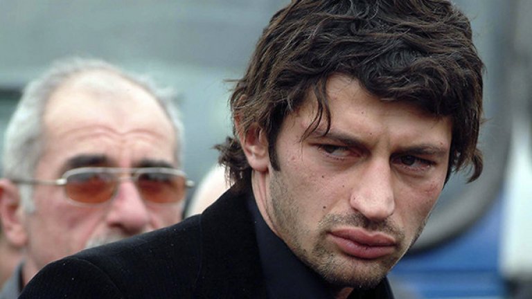 Братът на Каха Каладзе. Леван бе отвлечен на 23 май 2001 г. в Тбилиси, а първоначално похитителите поискаха 600 000 евро. Грузинският нападател бе готов веднага да предаде парите, но местната полиция го разубеди с мотива, че това е най-обикновено изнудване. По-късно престъпниците действително свалиха сумата до 300 000 евро, но сделка така и не се стигна. Шест седмици по-късно 21-годишният Леван бе убит. Един от бандитите бе арестуван в Грузия, а съучастниците му - в Швейцария, Франция и Русия. 