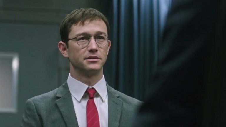 Сноудън
Премиера за България: 16 септември
Една личност се изправя срещу тиранични правителствени сили и разкрива конспиративна мрежа, достигаща най-високите нива на властта – филми с този сюжет има достатъчно. Но тук става въпрус за историята на Едуард Сноудън, пренесена на големия екран от Оливър Стоун. Режисьорът ще покаже нови аспекти на сагата около Сноудън и ще разгърне образа на човека, изминал пътя от правителствен агент до информатор и разобличител на американското разузнаване. А в главната роля е Джоузеф Гордън-Левит.