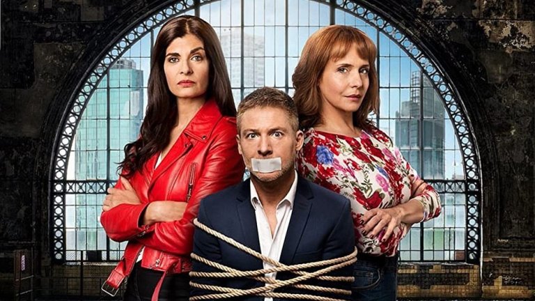 So Much Love to Give / Corazón loco (9 септември, Netflix)Аржентинската комедия на Netflix разказва за Фернандо Феро (Адриан Суар), който е престижен травматолог и  щастлив човек. С една уговорка: има две семейства, две къщи, две коли и две кучета, защото води двойствен живот. Вероятно веднага се досетихте къде е завръзката: какво се случва, когато една от двете му съпруги разбере за това? Ако ви звучи като добра подложка за комедийния жанр, насочете се към него.