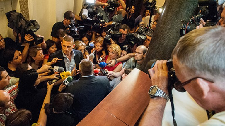 Всяка уважаваща себе си световна медия следи изказванията на политическите лидери за достоверност. За справка - това не се възприема като саботаж или кампания за омаскаряване, а като изпълнение на служебните задължения.