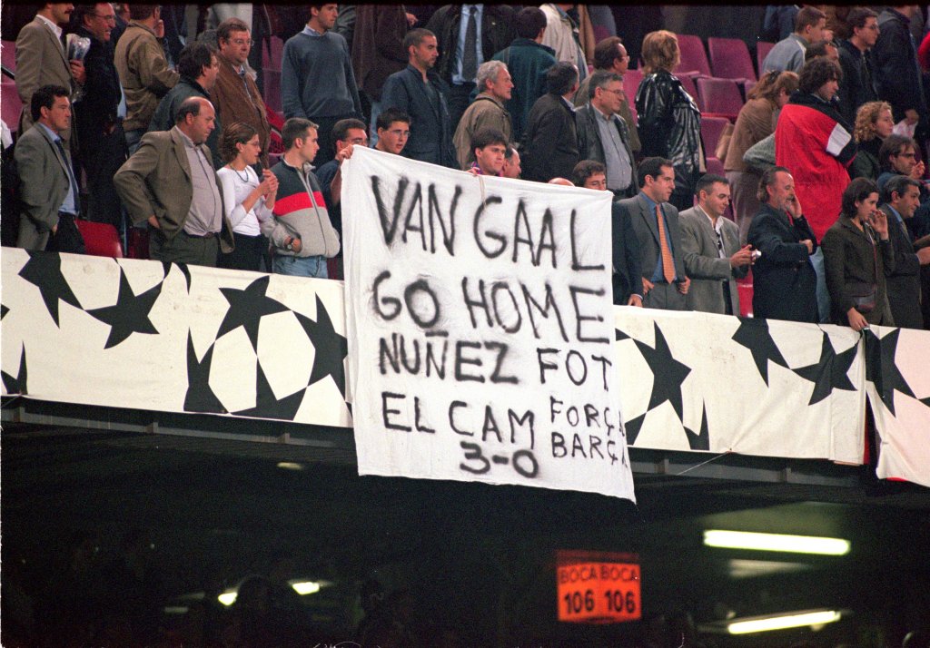 Предишния път, когато Барса стигна такова дъно, Ван Гаал беше изритан и бивш треньор на Реал вдигна отбора
