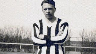 Отказа да играе без пари и превърна футбола в професия, а Ювентус в гранд. Но Мусолини не му прости