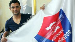 През миналия сезон Емил Ангелов защитаваше цветовете на турския Карабюкспор