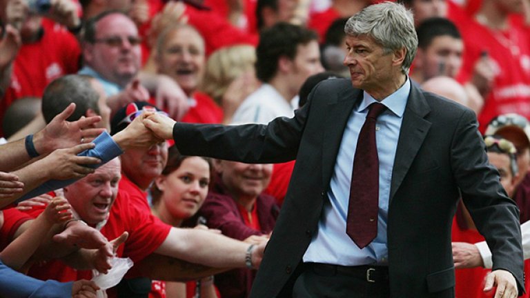 11. Арсен Венгер (Арсенал)
Критикуван, иронизиран, поставян под напрежение, 65-годишният стар майстор още е сред най-добрите в бизнеса. През последния сезон се видяха най-ясно знаците, че може отново да изгради шампионски отбор, както го направи два пъти през 90-те и в началото на новия век. Спечели втора поредна Купа на ФА, тимът му направи страхотна втора част на сезона и отново показа футбол, който вдъхновява. Но с добавката, че в защита вече знае, че и собствената врата трябва да се пази.