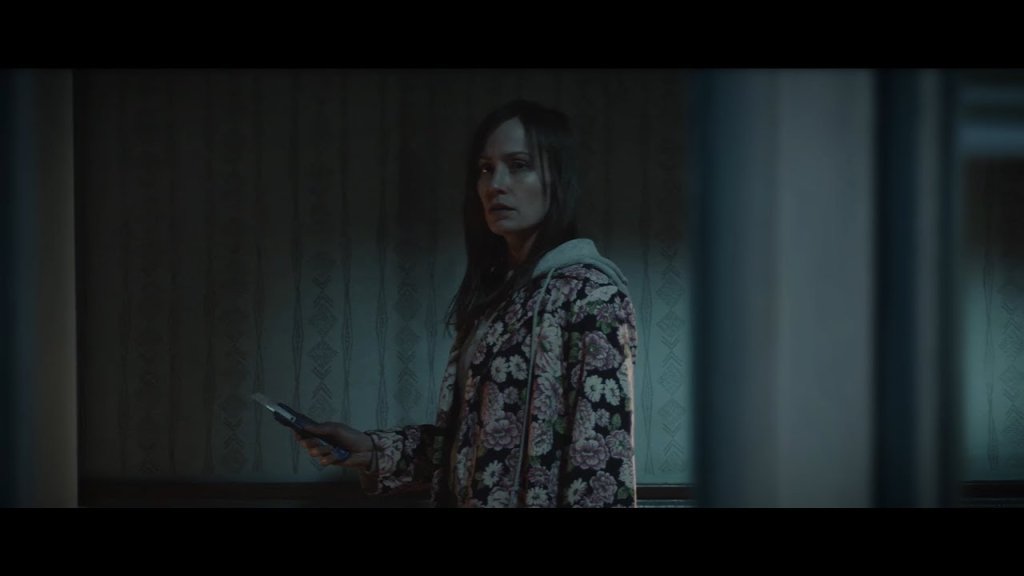 \"The Woman in the Window\" 
Романът на А. Дж. Фин се прие като готов за трилър. Ейми Адамс е психолог с агорафобия, който шпионира съседите си - Джулиан Мур и Гари Олдман. Звучи добре!