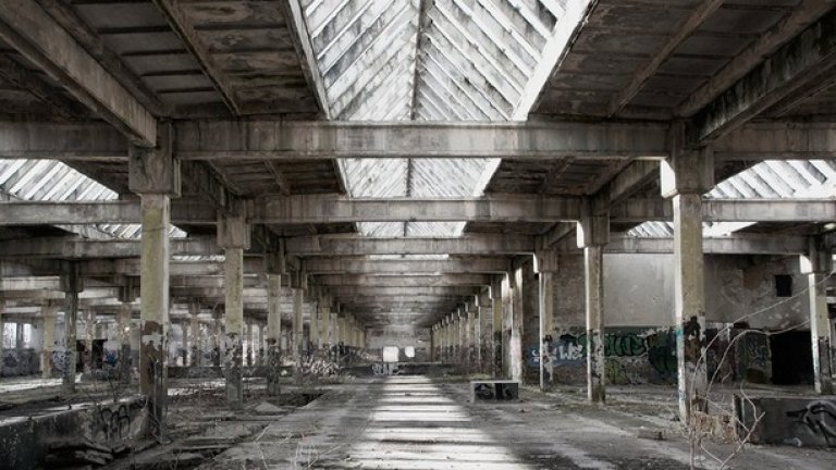 В близост до основния лагер през 1942 г. Krupp правят огромно производствено хале.