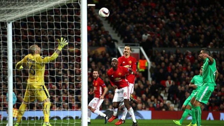 Стефан Руфие (Сент Етиен) 
Монако го откри за големия футбол през 2005-а. Първоначално бе резерва, но проби след контузия на Флавио Рома. През пролетта на 2011-а се контузи и Монако изпадна в Лига 2. Той отказа трансфер в Манчестър Сити и премина в Сент Етиен и остана верен на клуба, въпреки че интересът към него продължи. Не може да се пребори с Юго Лорис за място в националния на Франция, но е готов по всяко време да замести успешно вратаря на английския Тотнъм.