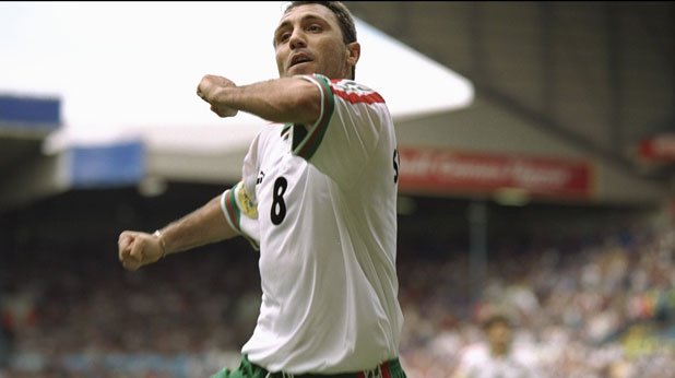 Стоичков стана автор на първия гол за България на финали на Европейско първенство през 1996 г., когато порази вратата на Испания