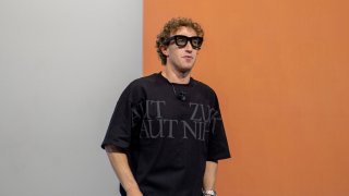 Meta започна да изостава в AI надпреварата и милиардерът взима мерки