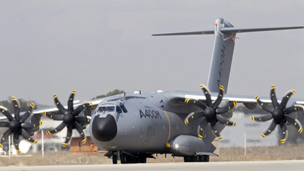 der-airbus-a400m-auf-dem-spanischen-militaerflugplatz-torrejon-bei-madrid