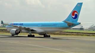 Korean_Air_Airbus_A330-200_UR-SDV-1