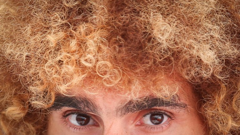 "Целта ми беше да направя косата си по-обемна и изведнъж осъзнах, че това е моята прическа."