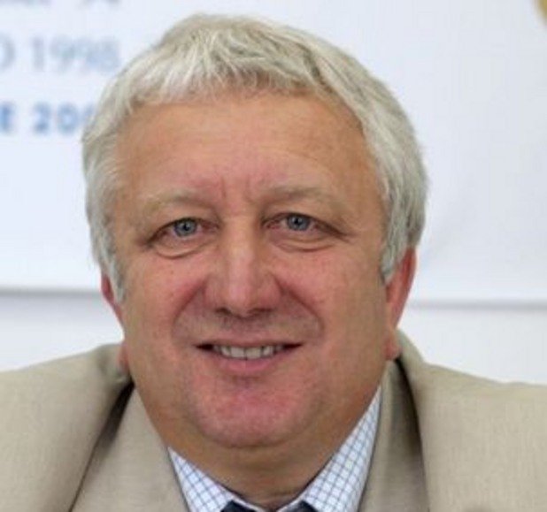 Стефан Китов 
Председател на централата по тенис на маса от 1997 г. Член е и на Изпълнителния комитет на БОК. Бивш национален състезател и служител на икономическа полиция. 
