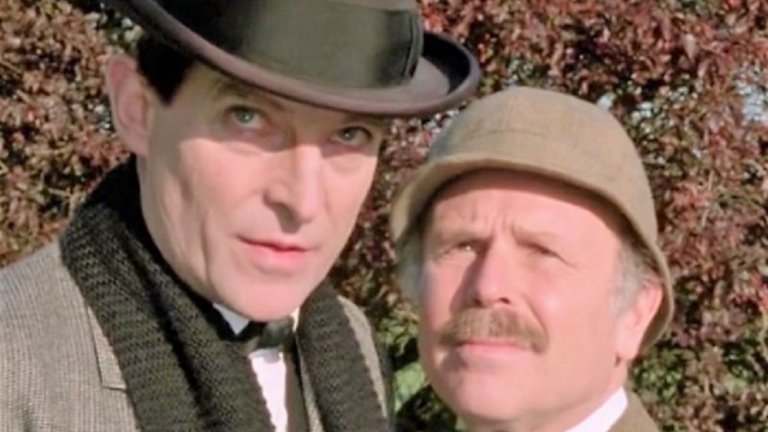 Джеръми Брет в The Adventures of Sherlock Holmes (1984) / The Return of Sherlock Holmes (1986) – Брет изиграва ролята в 24-те епизода на двата минисериала, който е доста по-близък като атмосфера и персонажи до оригиналните творби на Конън Дойл.