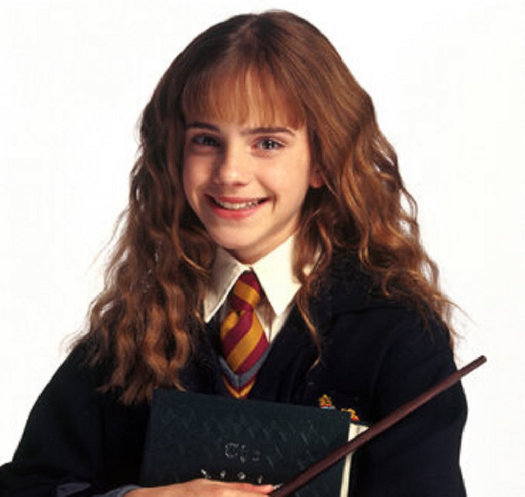 Джоан Роулинг лично я избира за ролята на Хърмаяни Грейнджър 
Авторката на поредицата за Хари Потър настоява лично да участва в подбора на актьорите за екранизацията на книгите ѝ. Когато се явява на кастинга, 9-годишната Ема няма почти никакъв актьорски опит зад гърба си, но Роулинг е категорична – това е нейната Хърмаяни. Затова и писателката настоява пред режисьора Крис Кълъмбъс, че малката Уотсън е най-правилният избор за “Хари Потър и философският камък“. Актрисата все пак минава още три кастинга, преди окончателно да бъде одобрена за проекта.