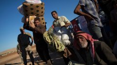 Саудитската агенция СПА цитира източник от външното министерство, според когото кралството не смята приетите сирийци за бежанци и не ги настанява в лагери