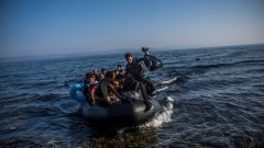 Лодката е потънала край турското крайбрежие на път за гръцките острови. Плавателният съд е превозвал 48 души. 25 са спасени, още 11 се издирват