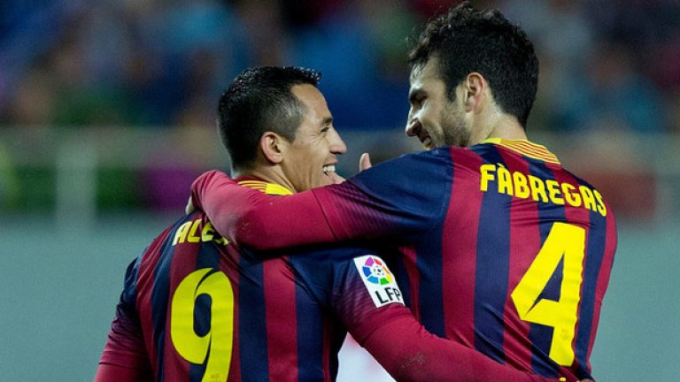 Санчес и Фабрегас са сред звездите на Барселона, които радват феновете на Висшата лига